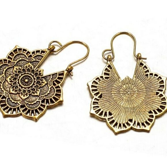 GOLDTONE FLORAL Earrings Classic Jewelry - Picture 5 of 5